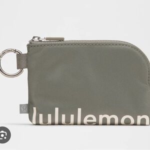 Lululemon: Clippable Card Pouch🩶